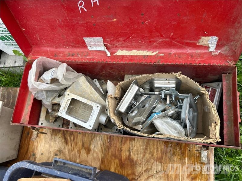 Quantity of U-Bolts, Hydraulic Parts, Lights & Ele Drugi deli
