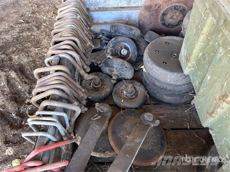  Quantity of U Bolts, Packers, Disc, Bearings & Sen مكونات أخرى
