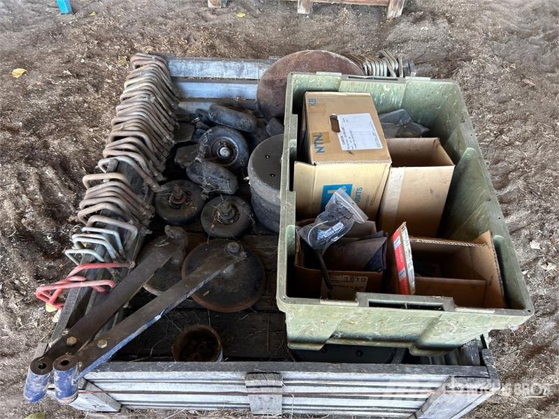 Quantity of U Bolts, Packers, Disc, Bearings & Sen مكونات أخرى