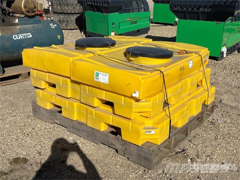 Quantity of Ultratech Modular Spill Pallets Egyéb alkatrészek