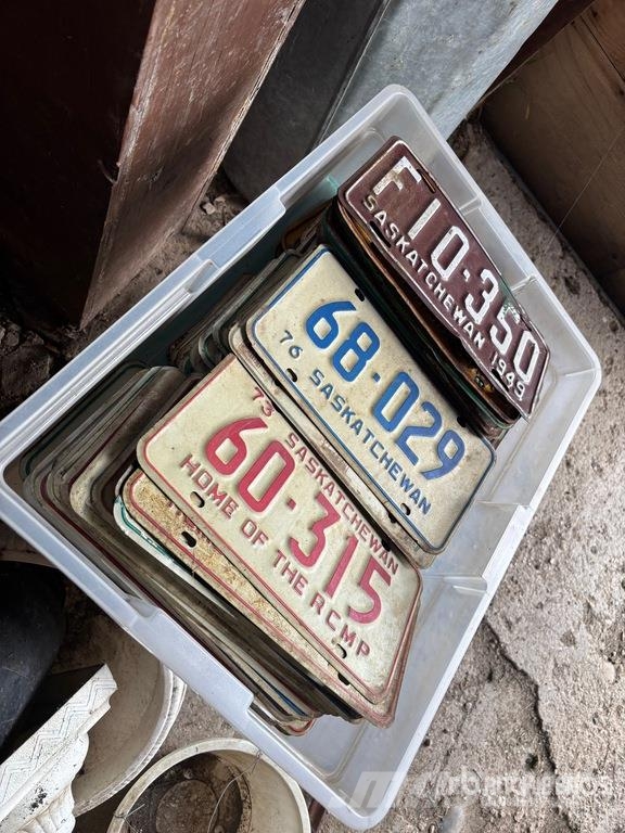 Quantity of Vintage License Plates Drugi deli