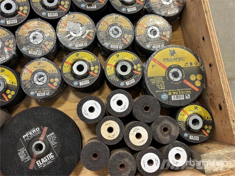 Quantity of Welders Grinding Disks (Unused) مكونات أخرى