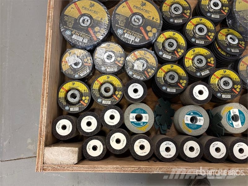 Quantity of Welders Grinding Disks (Unused) Sonstige Landmaschinen