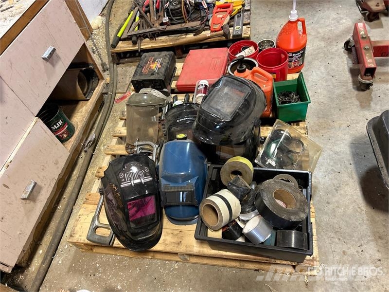 Quantity of Welding Helmet, Nails, Saw, Tapes, Bol Drugi deli