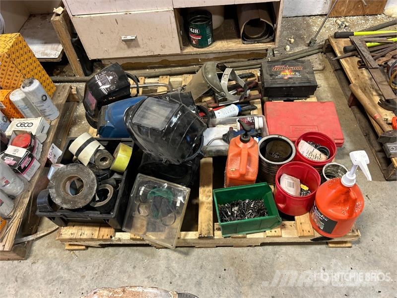 Quantity of Welding Helmet, Nails, Saw, Tapes, Bol Drugi deli