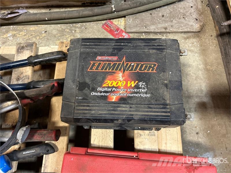 Quantity of Welding Helmet, Nails, Saw, Tapes, Bol Drugi deli
