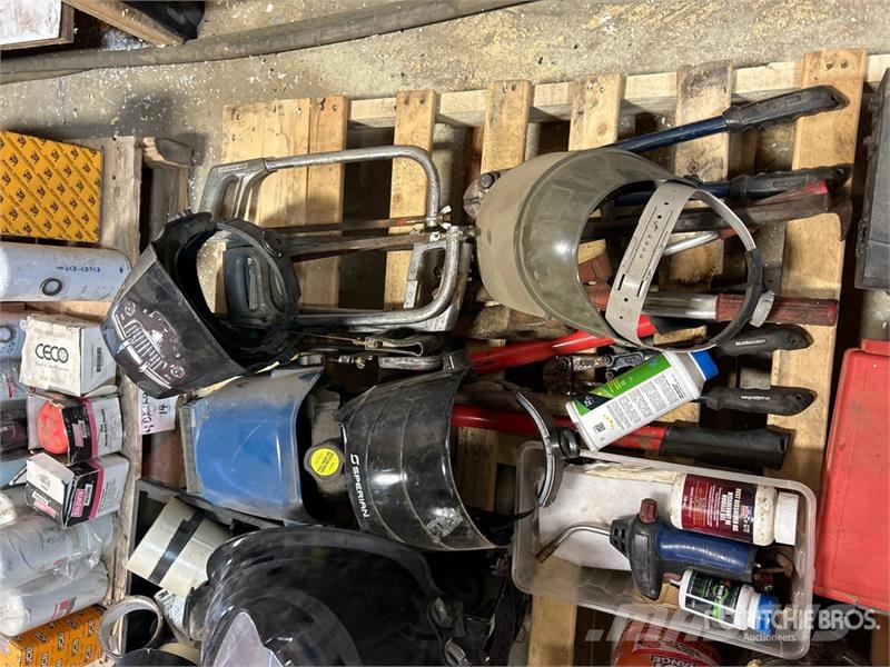 Quantity of Welding Helmet, Nails, Saw, Tapes, Bol Drugi deli
