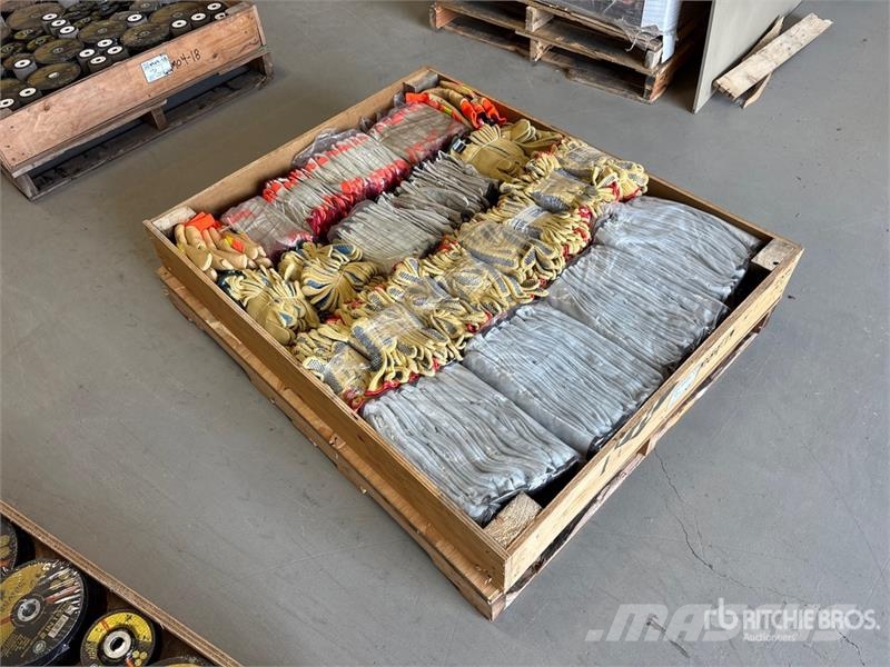 Quantity of Work Gloves (Unused) Utilaje construcții - Altele