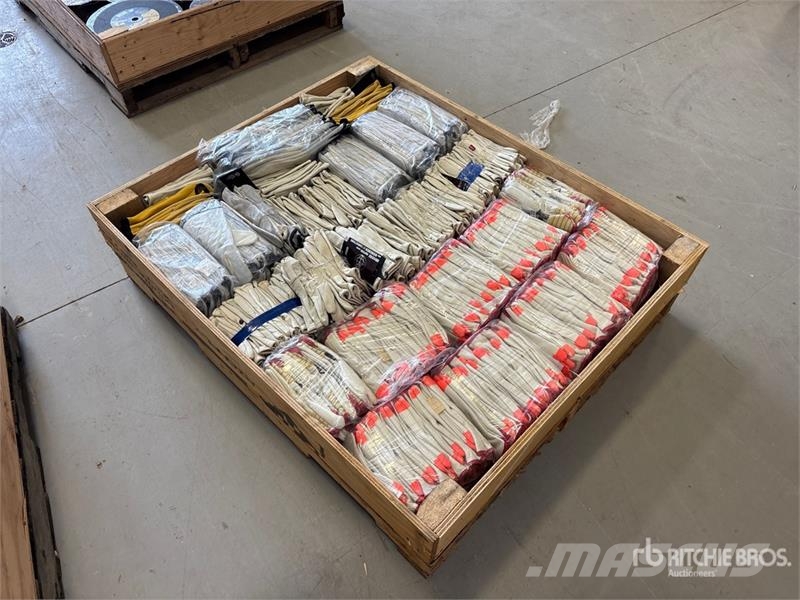 Quantity of Work Gloves (Unused) Utilaje construcții - Altele