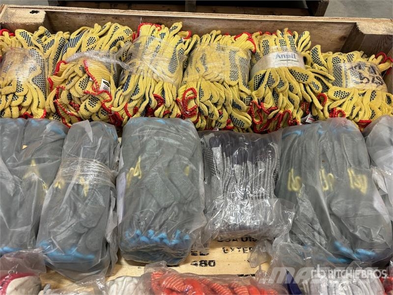  Quantity of Work Gloves (Unused) Ostale komponente za građevinarstvo