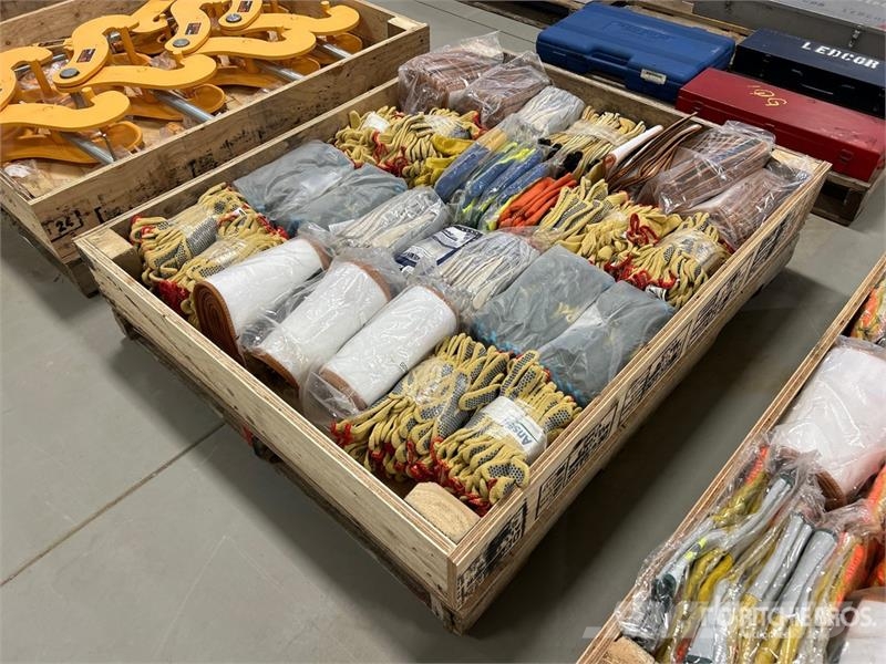  Quantity of Work Gloves (Unused) Entreprenør - Andet