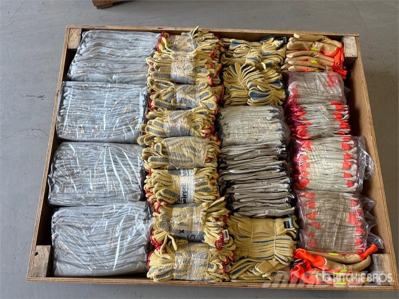 Quantity of Work Gloves (Unused) Utilaje construcții - Altele