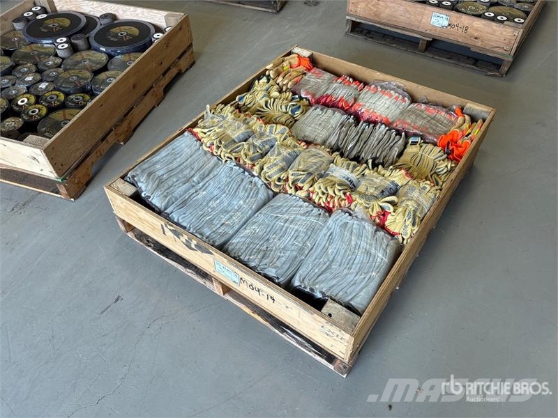 Quantity of Work Gloves (Unused) Utilaje construcții - Altele