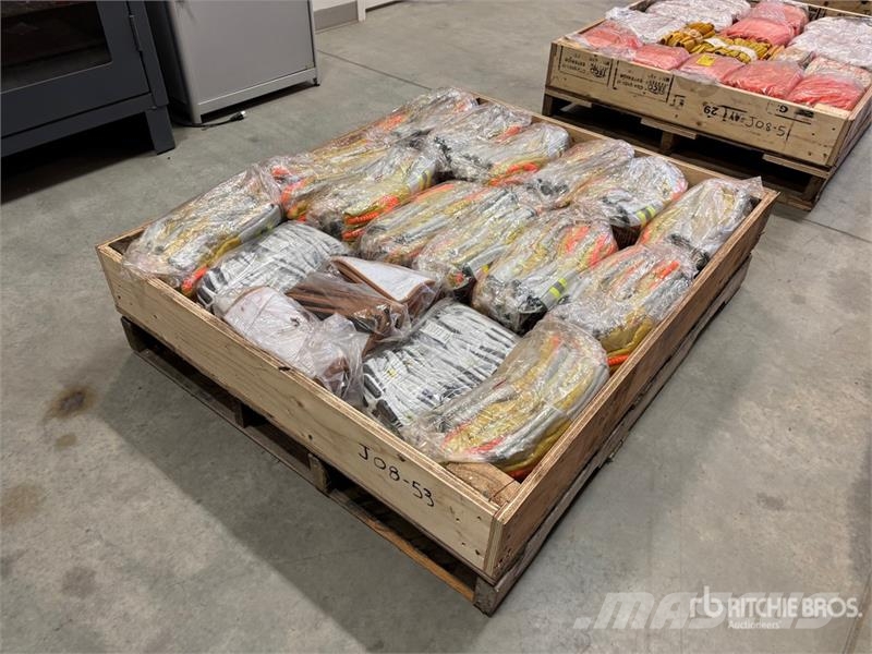  Quantity of Work Gloves (Unused) مكونات أخرى