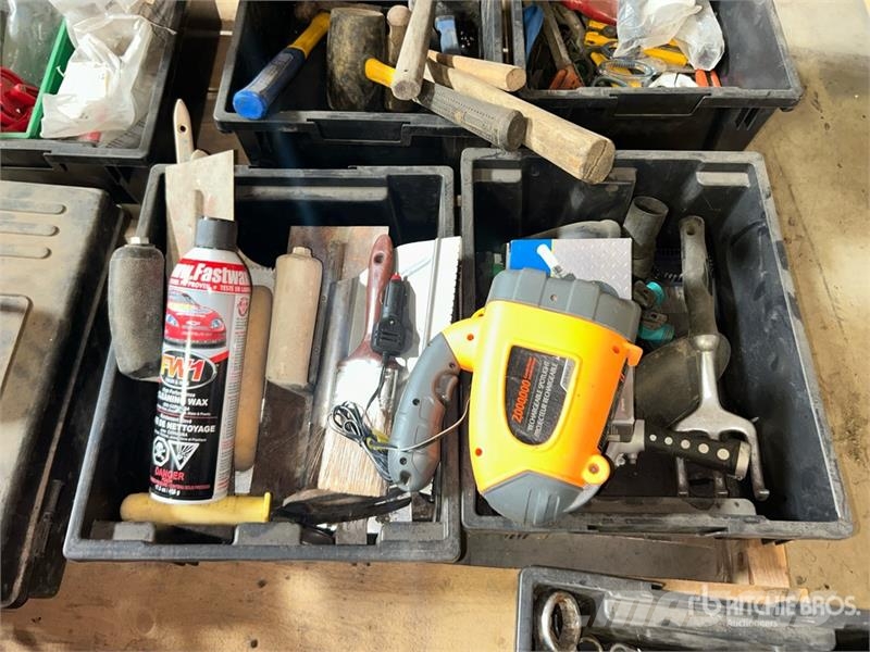 Quantity of Wrench, Hammer, Air Tank & Spot Light Drugi deli