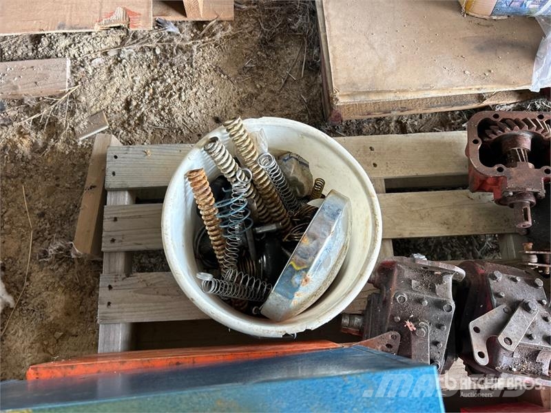 Quantity of Wrenches, Gearboxes, Imperial Brass Fi Drugi deli