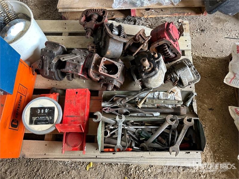 Quantity of Wrenches, Gearboxes, Imperial Brass Fi Drugi deli