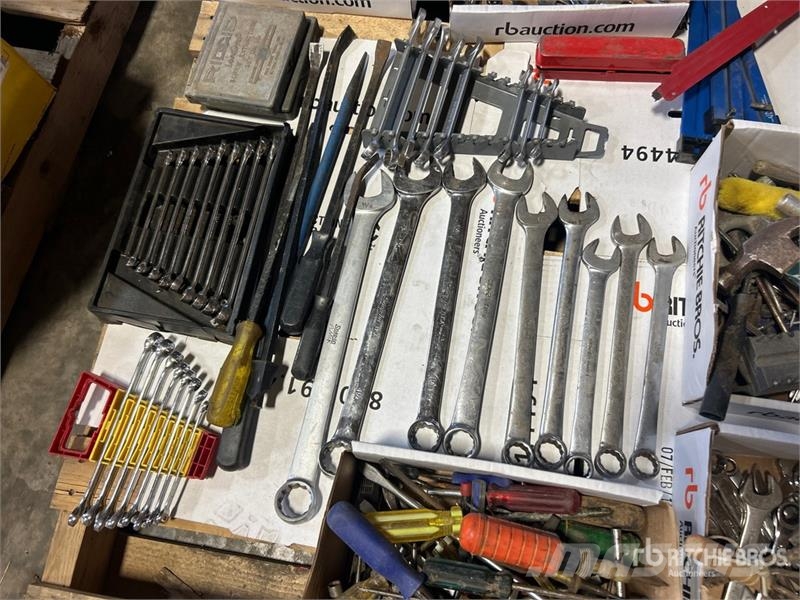 Quantity of Wrenches, Hammer & Screw Drivers Drugi deli