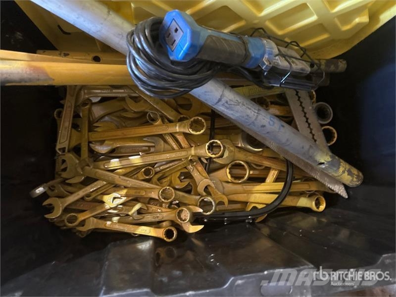 Quantity of Wrenches, Misc Tools Drugi deli