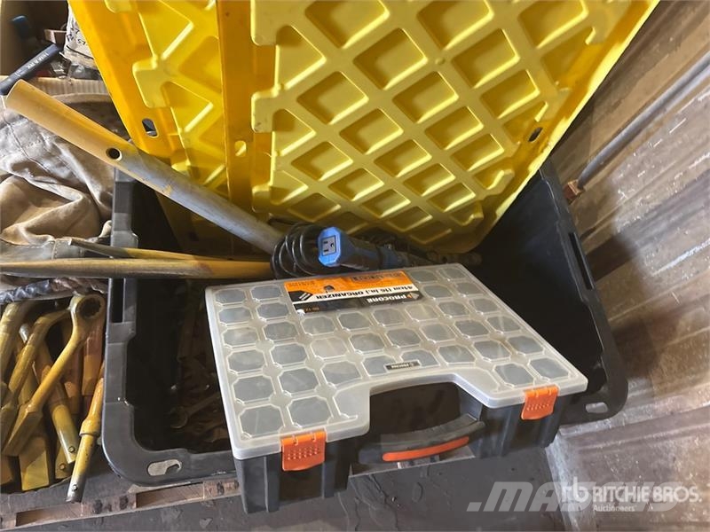 Quantity of Wrenches, Misc Tools Drugi deli