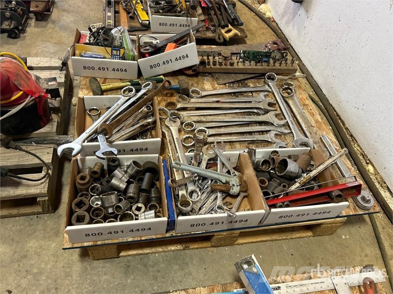 Quantity of Wrenches, Sockets & Hand Tools Egyéb alkatrészek