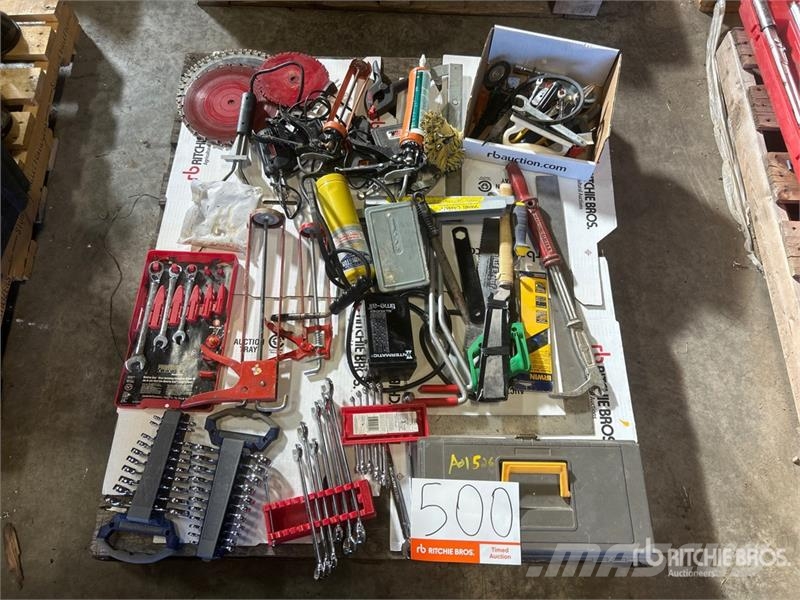  Quantity of Wrenches, Saw Blades, Square, Caulking Andre komponenter