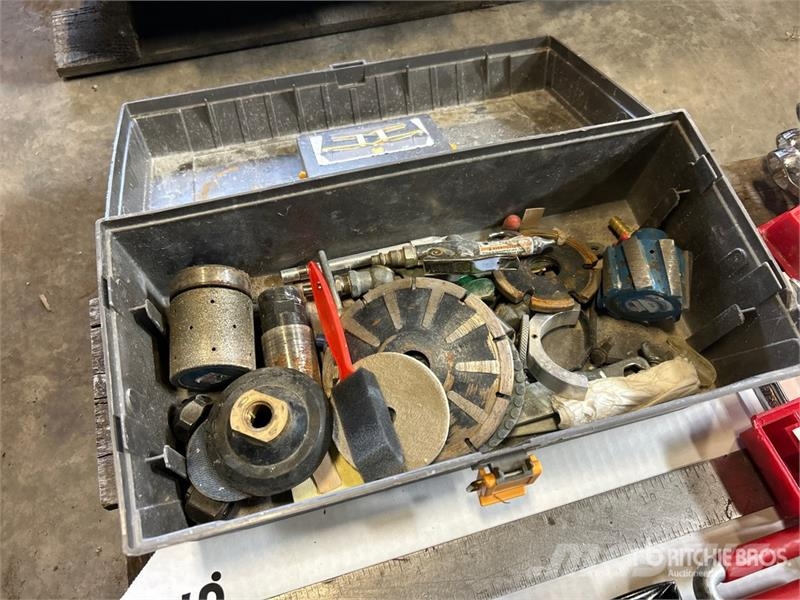  Quantity of Wrenches, Saw Blades, Square, Caulking Andre komponenter