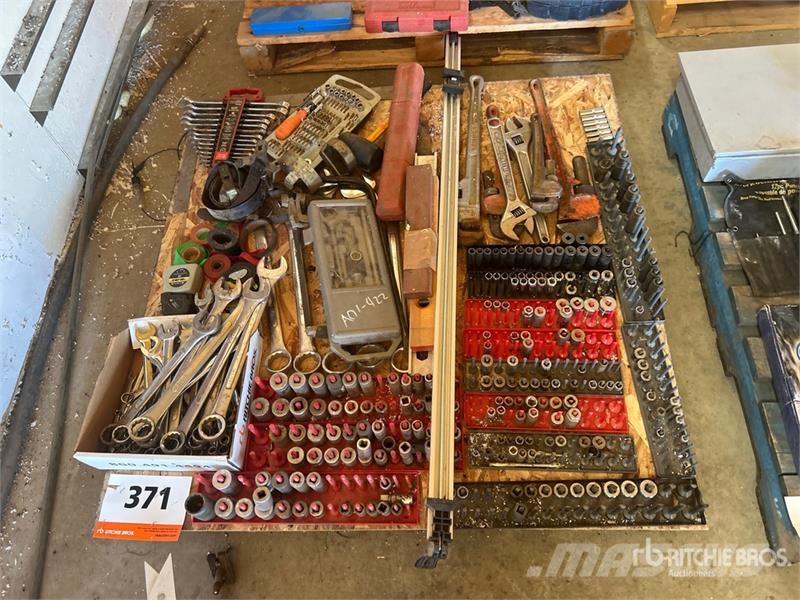 Quantity of Wrenches, Sockets & Hand Tools Egyéb alkatrészek