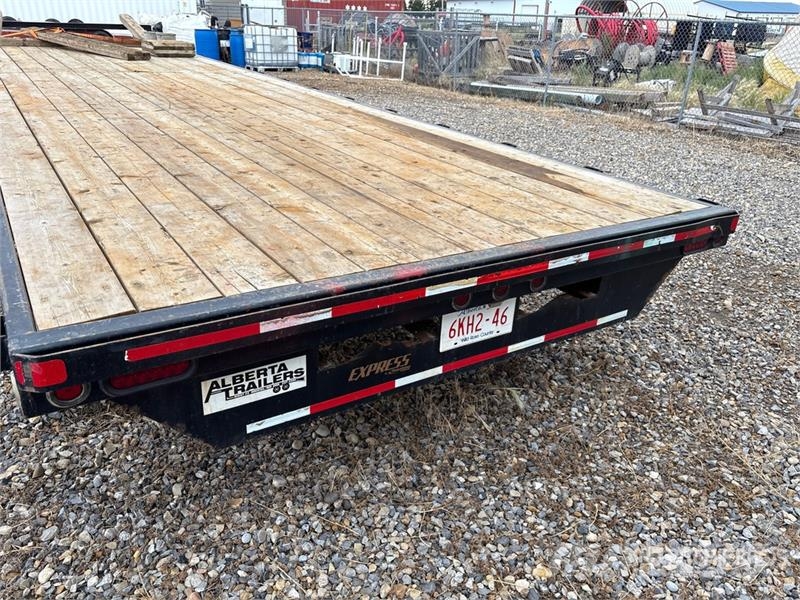 Rainbow 30 ft T/A Equipment Trailer Remolques para transporte de vehículos