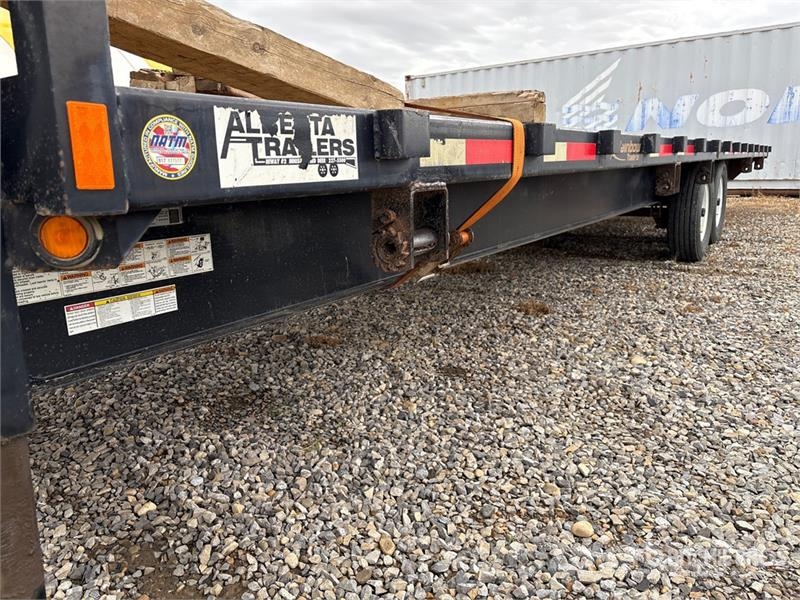 Rainbow 30 ft T/A Equipment Trailer Remolques para transporte de vehículos
