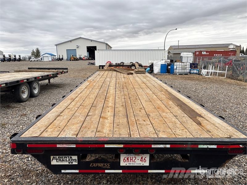 Rainbow 30 ft T/A Equipment Trailer Remolques para transporte de vehículos