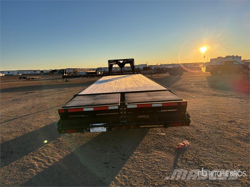 Rainbow 30 ft Tri/A Gooseneck Equipment Trailer Biltransporter henger