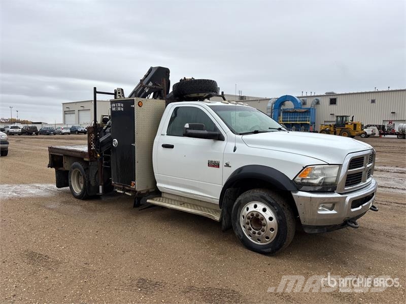 RAM 077BS-3CLX 3350 kg Knuckle Boom on Ram 5500 SLT 4x Camiones grúa