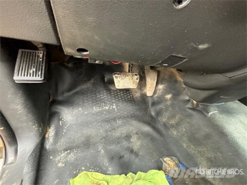 RAM 077BS-3CLX 3350 kg Knuckle Boom on Ram 5500 SLT 4x Camiones grúa