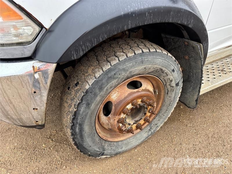 RAM 077BS-3CLX 3350 kg Knuckle Boom on Ram 5500 SLT 4x Camiones grúa