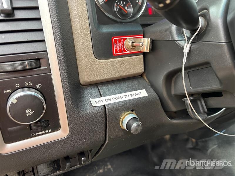 RAM 077BS-3CLX 3350 kg Knuckle Boom on Ram 5500 SLT 4x Camiones grúa