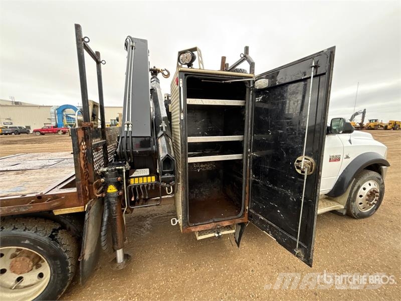 RAM 077BS-3CLX 3350 kg Knuckle Boom on Ram 5500 SLT 4x Camiones grúa