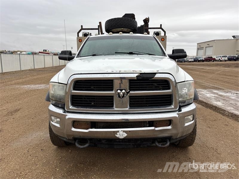 RAM 077BS-3CLX 3350 kg Knuckle Boom on Ram 5500 SLT 4x Camiones grúa