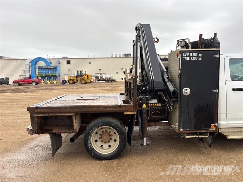 RAM 077BS-3CLX 3350 kg Knuckle Boom on Ram 5500 SLT 4x Camiones grúa