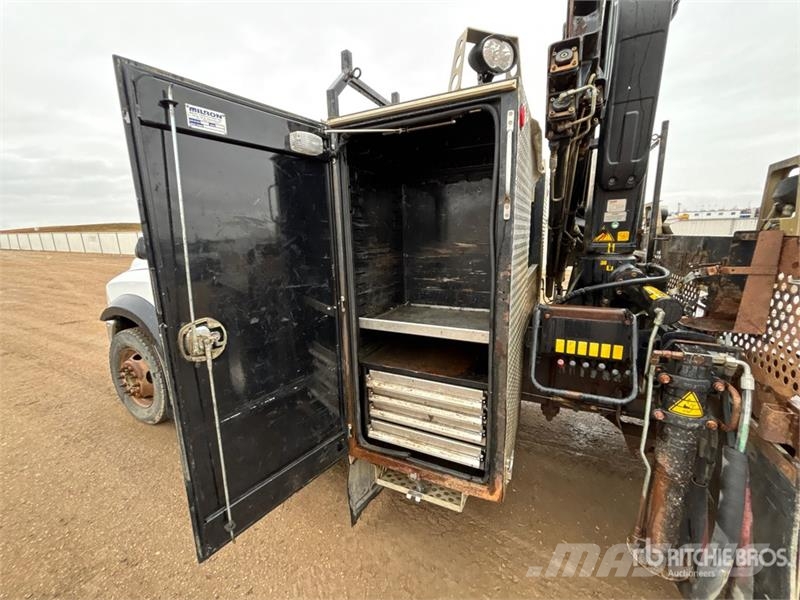 RAM 077BS-3CLX 3350 kg Knuckle Boom on Ram 5500 SLT 4x Camiones grúa