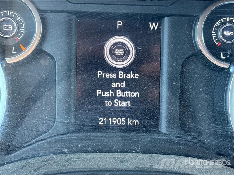 RAM 1500 Pikapai / Bortiniai sunkvežimiai