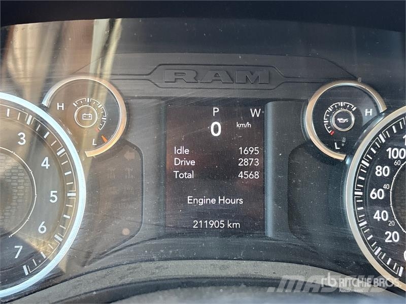 RAM 1500 Pikapai / Bortiniai sunkvežimiai