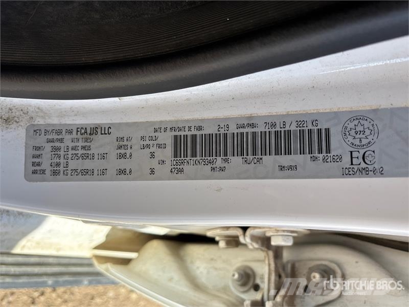 RAM 1500 Pikapai / Bortiniai sunkvežimiai