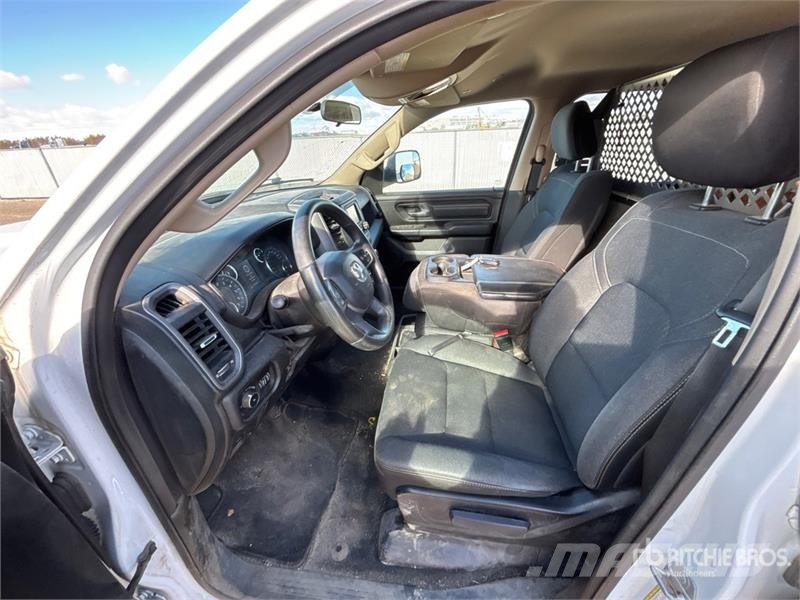 RAM 1500 Pikapai / Bortiniai sunkvežimiai