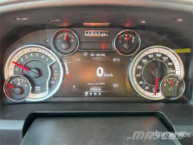 RAM 2500 4x4 Crew Cab Pickup Прочие фургоны