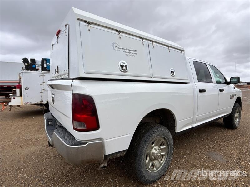 RAM 2500 4x4 Crew Cab Pickup Muu
