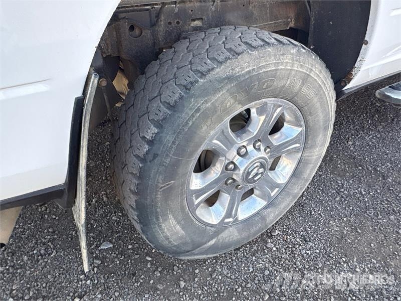 RAM 2500 4x4 Crew Cab Pickup Andre