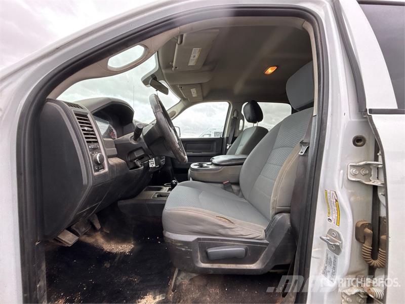 RAM 2500 4x4 Crew Cab Pickup Muu