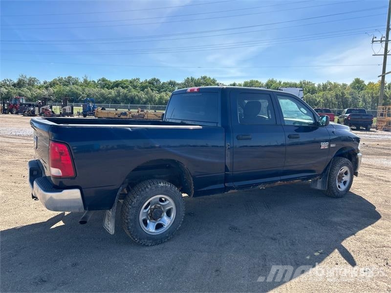 RAM 2500 4x4 Crew Cab Pickup Egyéb