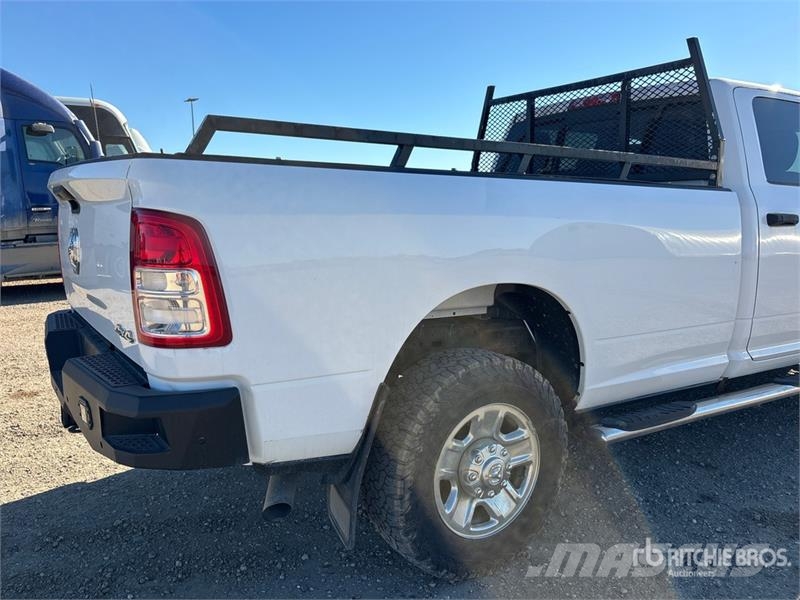 RAM 2500 4x4 Crew Cab Pickup Otras furgonetas